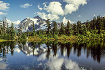 Bagley lake in front of mt Shuksan (2783 m) & clouds