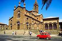 red Fiat 500 learner in st + cathedral