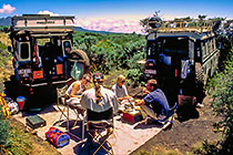 Petra, Paul, Kaatje & Bart eating + 2 landy (R)