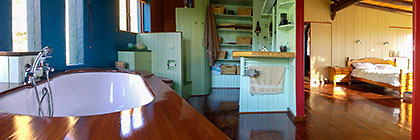 Cocagne house :  main bedroom & bathroom