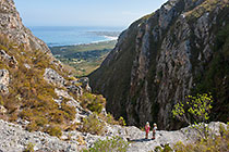 Enya & James looking at Leopard gorge