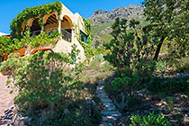 Cocagne house : driveway & entrance