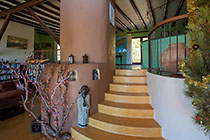 Cocagne house : stairs from lounge to dining room