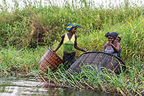 landscape | women fishing with baskets in Luanginga river