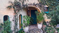 Cocagne - entrance path