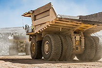 320 T trucks driving in pit
