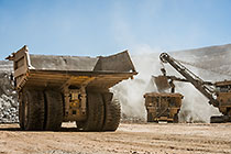 rope showel loading rocks into 320T truck in pit