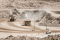 320 T trucks & rope showel in pit