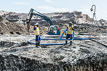 workers suctioning diamondiferous gravel