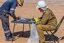 measuring drilling samples