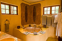 honneymoon suite : bathroom