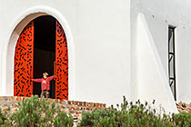 James at chapel door