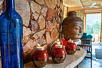 cottage honeymoon suite : candles